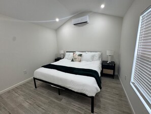 2 habitaciones, tabla de planchar con plancha, wifi y ropa de cama