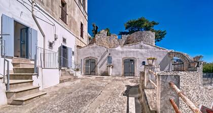 Studio 'Al Torrione 1' with Sea View and Air Conditioning