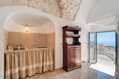 Studio 'Al Torrione 1' with Sea View and Air Conditioning