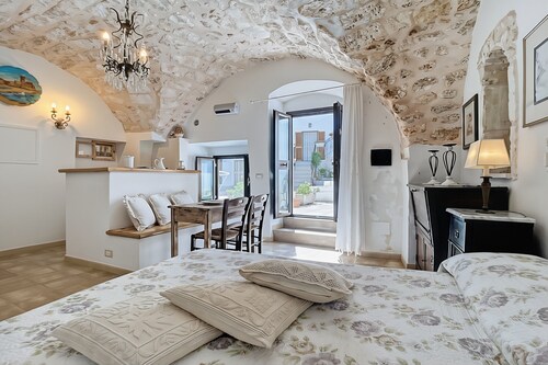 Studio 'Le Antiche Mansioni 1' with Air Conditioning