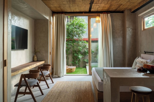 Suite | Iron/ironing board (on request), WiFi (free)