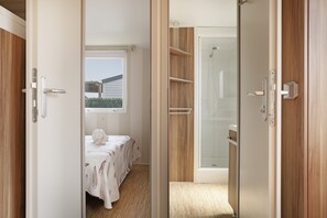 2 bedrooms, bed sheets