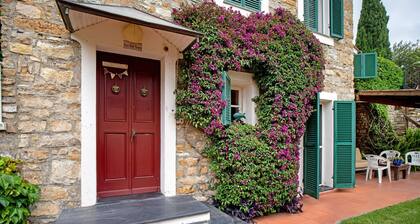 Holiday Home 'Casone' with Sea View, Wi-Fi and Air Conditioning