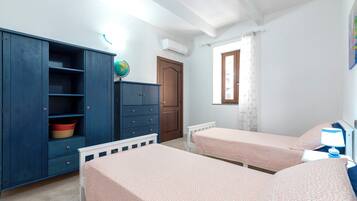 2 Schlafzimmer, BĂŒgeleisen/BĂŒgelbrett, kostenloses WLAN, BettwĂ€sche