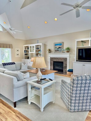 Smart TV, reproductor de DVD, libros, biblioteca de música