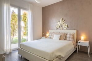 Iron/ironing board, free WiFi, bed sheets - Apartment 'Deluxe Vista Mare' with Sea View, Wi-Fi and Air Conditioning (Ragusa)