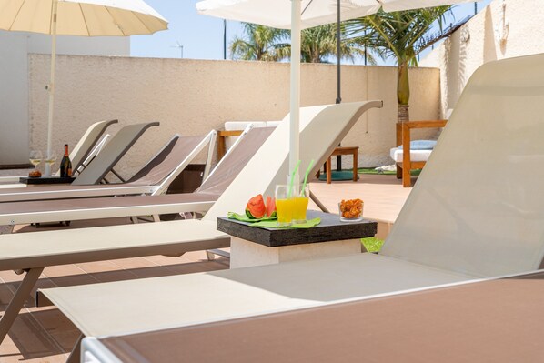 Terrace/patio - Apartment 'Deluxe Vista Mare' with Sea View, Wi-Fi and Air Conditioning (Ragusa)