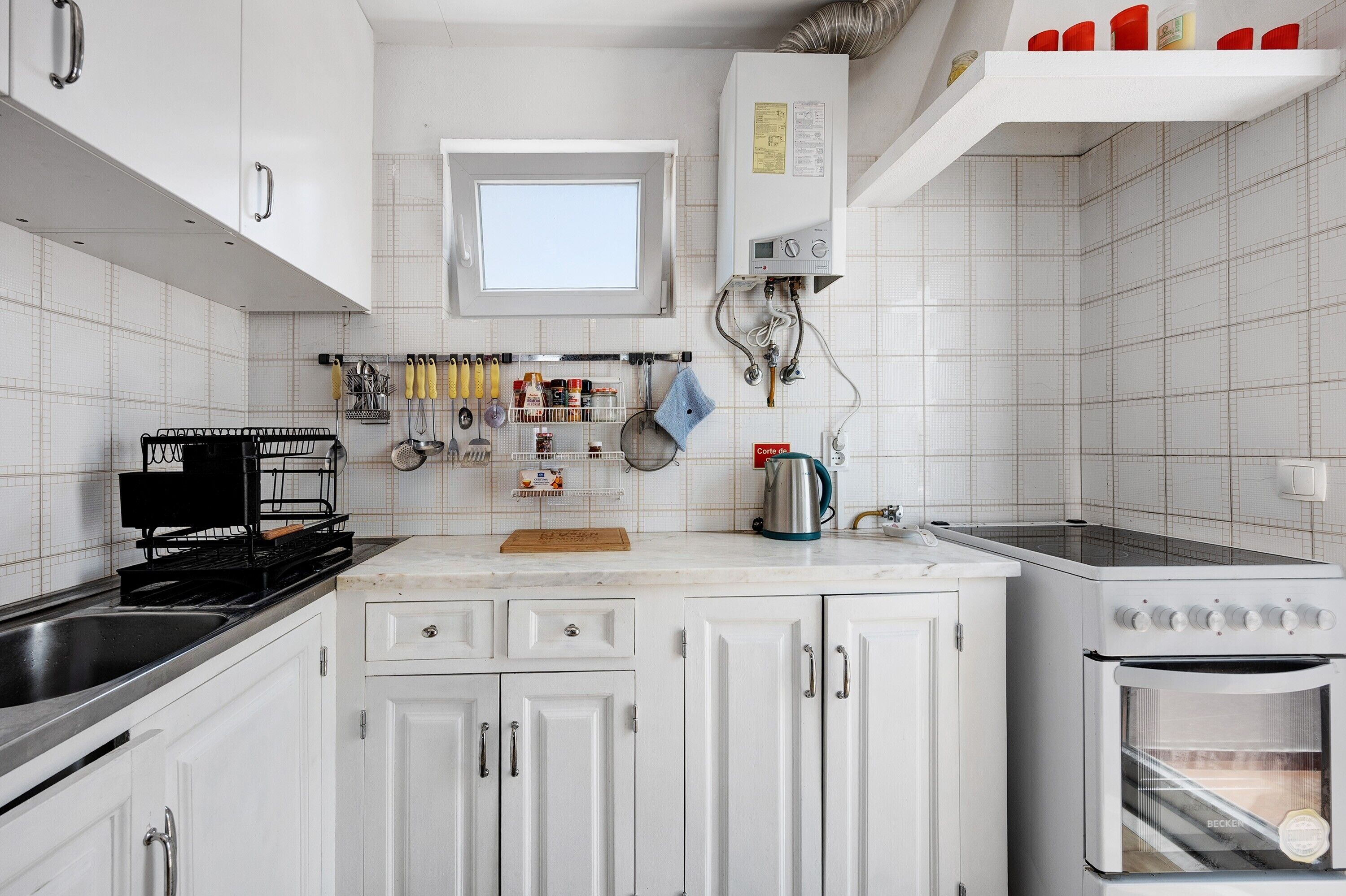 冰箱、微波炉、烤箱、炉灶