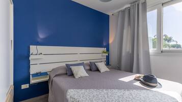 Iron/ironing board, free WiFi, bed sheets
