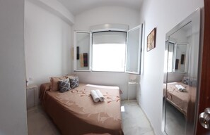 4 chambres, fer et planche à repasser, Wi-Fi gratuit, draps fournis
