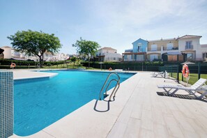 Pool - Holiday Home 'Estrella' with Mountain View, Wi-Fi and Air Conditioning (ayamonte)