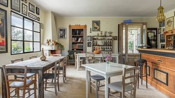 Bar (in der Unterkunft)
