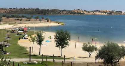 Villa 'Cantinho De Paz' mit privatem Pool, WLAN und Klimaanlage