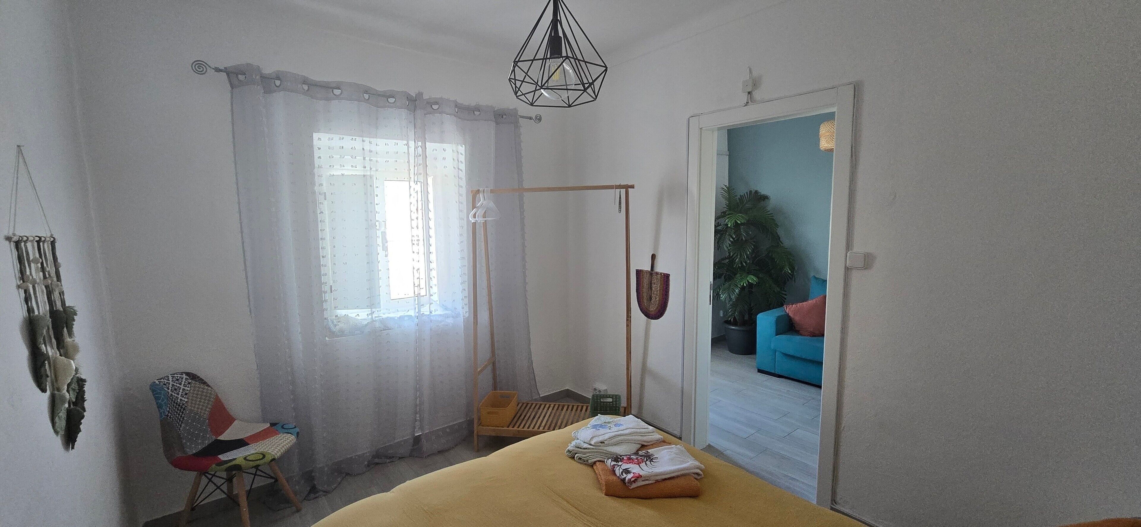 2 habitaciones, tabla de planchar con plancha y wifi gratis 