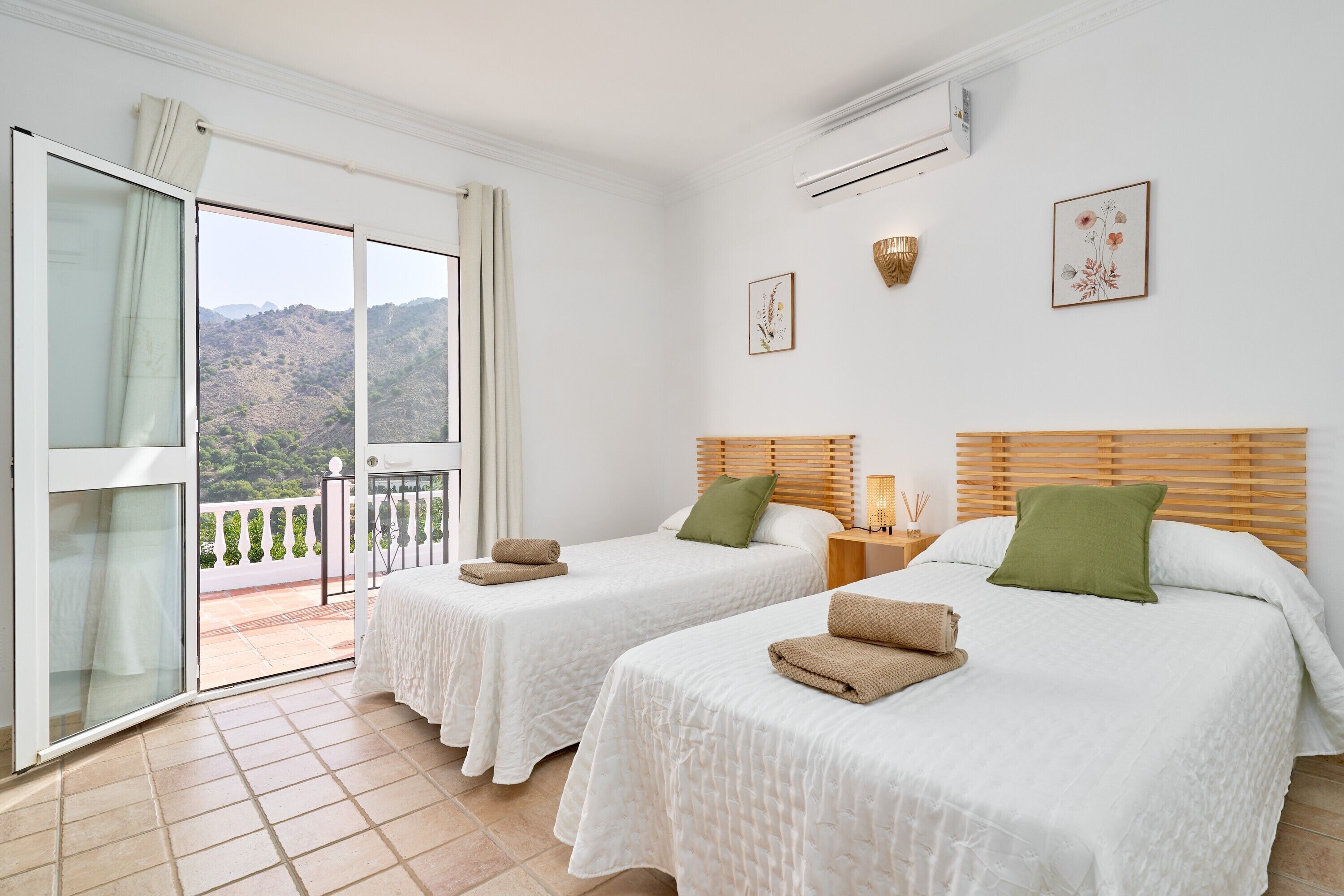 2 chambres, fer et planche à repasser, Wi-Fi gratuit, draps fournis