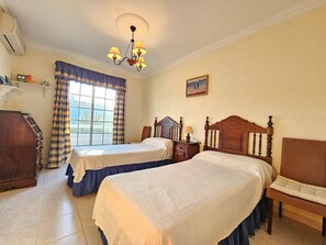 3 bedrooms, free WiFi, bed sheets - Holiday Home 'Altura Retro Beach' with Private Terrace, Wi-Fi and Air Conditioning (Altura)