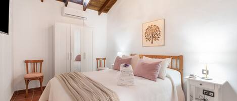 2 makuuhuonetta, silitysrauta/-lauta, ilmainen Wi-Fi, vuodevaatteet