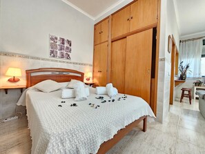 1 bedroom, free WiFi, bed sheets