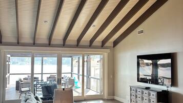 TV connectée, cheminée