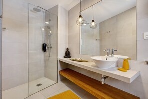 Shower - Vacation 'Casa Sunrise' with Sea View, Shared Pool and Wi-Fi (Parque Holandés)