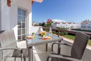Outdoor dining - Apartment 'Lota Premium' with Balcony and Air Conditioning (Vila Nova de Cacela)