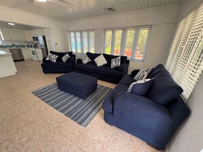 Living area - Waterfront Abaco Beach House - Private 5Bedroom 3Bath, 15 min from Treasure Cay (Coopers Town)