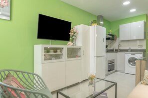 Interior - Apartment 'Luz, A Pie De Playa' with Wi-Fi and Air Conditioning (Cádiz)