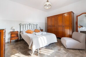 4 bedrooms, free WiFi, bed sheets