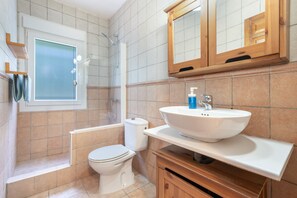 Shower, towels