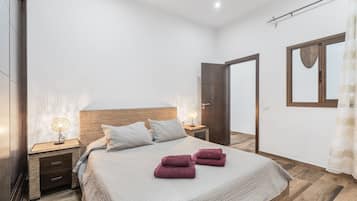 2 室のベッドルーム、WiFi (無料)、ベッドシーツ