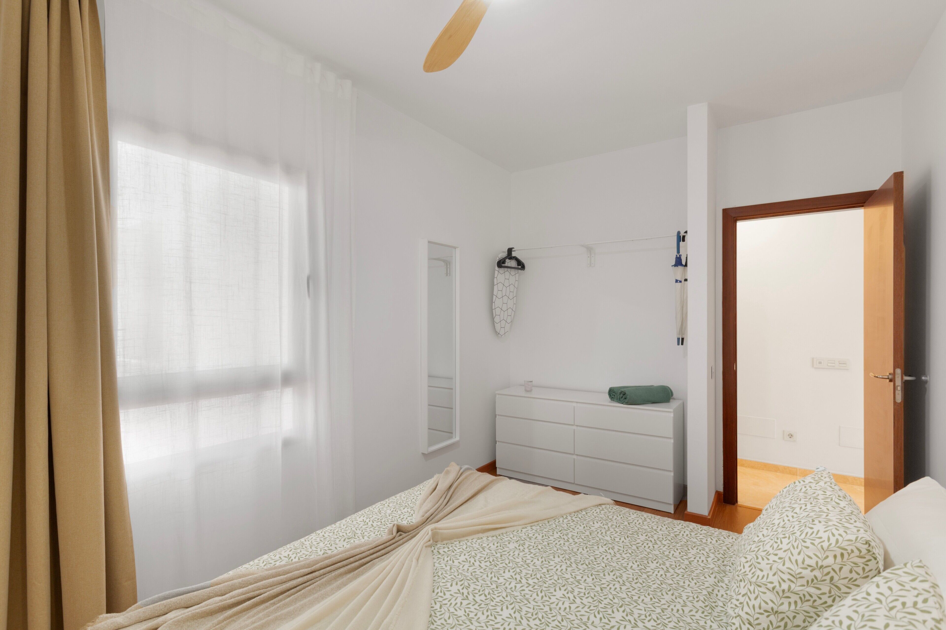 2 soverom, strykejern/-brett, wi-fi (inkludert) og sengetøy