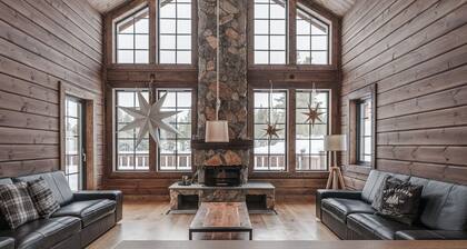 Mountain house with 4 bedrooms, sauna, fireplace and large living areas