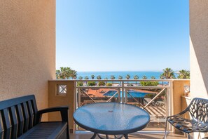 Outdoor dining - Apartment 'Casa Del Sol Premium Cabo Roig' with Sea View, Wi-Fi and Air Conditioning (Orihuela)