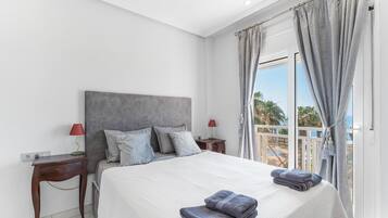 3 slaapkamers, een strijkplank/strijkijzer, gratis wifi, beddengoed