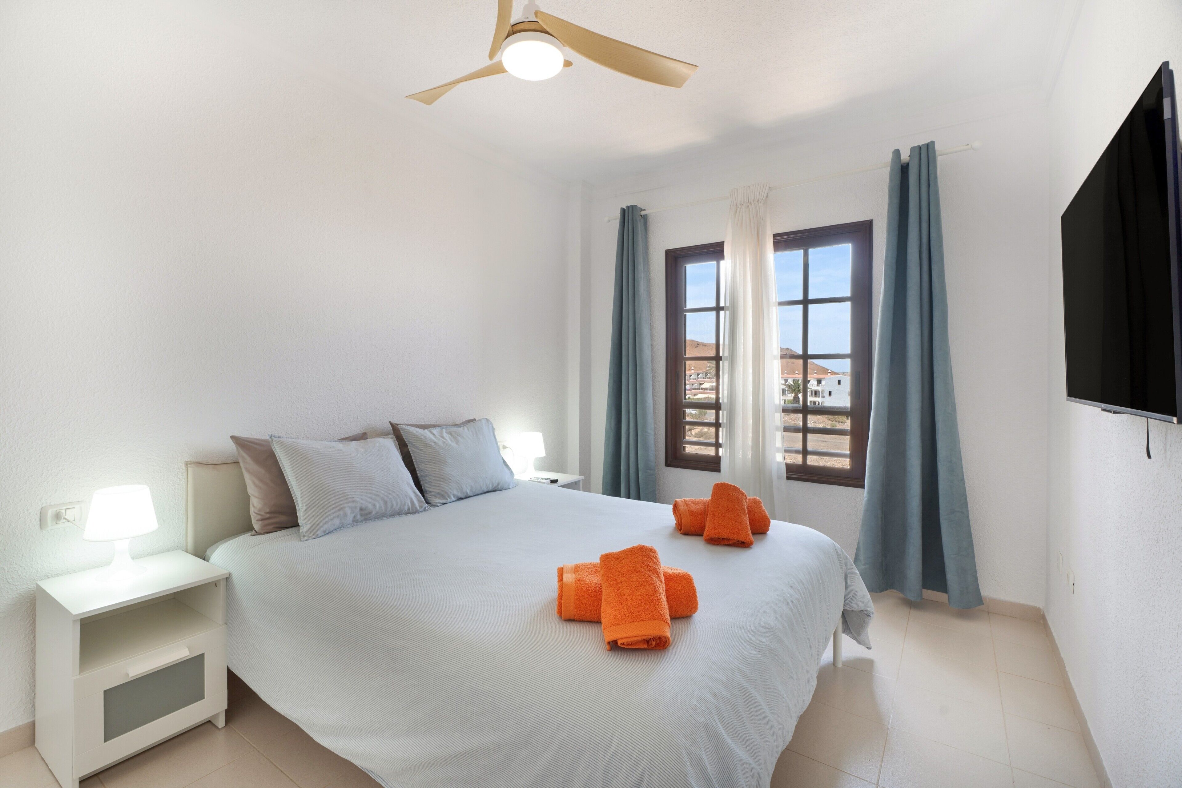 1 slaapkamer, een strijkplank/strijkijzer, gratis wifi, beddengoed
