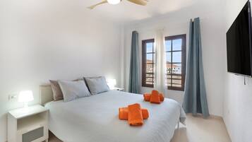 1 slaapkamer, een strijkplank/strijkijzer, gratis wifi, beddengoed
