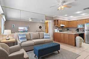 Stadtwohnung, 1Â King-Bett und Schlafsofa (Capri by the Gulf 113) | Wohnbereich