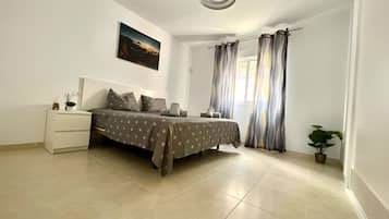 1 dormitorio, tabla de planchar con plancha, wifi gratis y ropa de cama