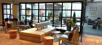 Stylish Stay Near Harvard and Cambridge’s Best Attractions! Parking
