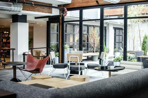 Interior - A Place You'll Surely Enjoy! Cambridge’s Prime Location, Pets Are Welcome! (Cambridge)