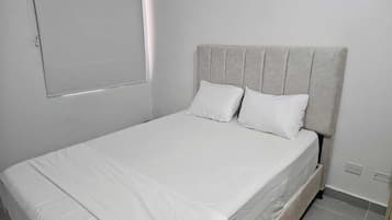 3 habitaciones, tabla de planchar con plancha, wifi y ropa de cama