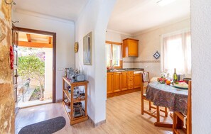 Stovetop, coffee/tea maker, cookware/dishes/utensils - Stunning home in Cala Santanyí (Cala Santanyí)