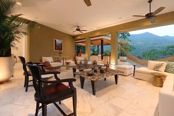 Living area - Yeguas U26 by Wynwood House (Anapoima)