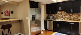 Charming 1-bedroom 2 baths in lovely Powell with a private entrance