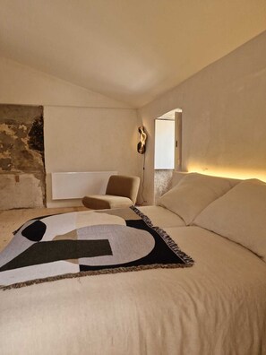 4 bedrooms, iron/ironing board, travel crib, free WiFi