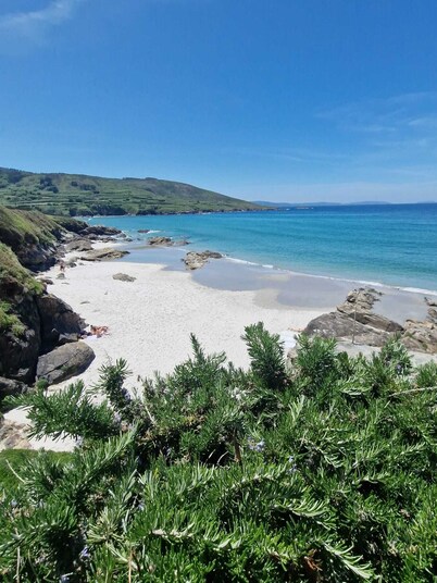 As Roeles Caión Farm. House ideal for families, beach at 2.5 km. 4 bedrooms