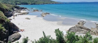 As Roeles Caión Farm. House ideal for families, beach at 2.5 km. 4 bedrooms