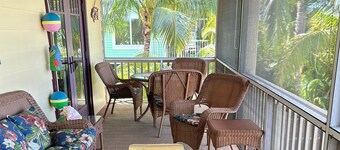 3-bedroom on water. Cable, WiFi, AC, Hot tub, Dock. Feb & March 2026 Available!!