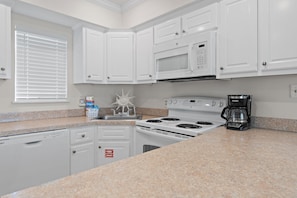 Townhome, 1 Katil Ratu (Queen) dengan Katil Sofa (Capri by the Gulf 117) | Dapur peribadi