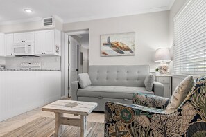 House, 1 Queen Bed (Capri by the Gulf 119) | Living area